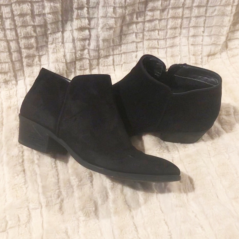 Women’s Size 10 Black Booties